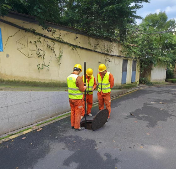 室外暗管漏水检测现场